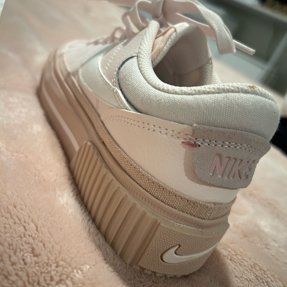 Nike Women's Light Pink Platform Court Legacy - Picture 2 of 3